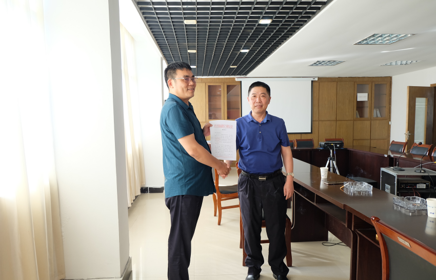 安慶市交通運(yùn)輸綜合行政執(zhí)法支隊領(lǐng)導(dǎo)到公司指導(dǎo)工作