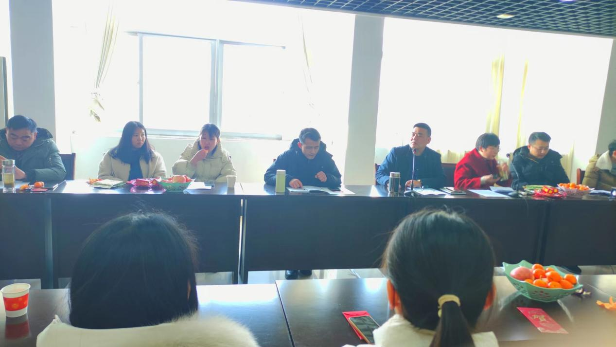 凝心聚力謀發(fā)展，踔厲奮發(fā)譜新篇