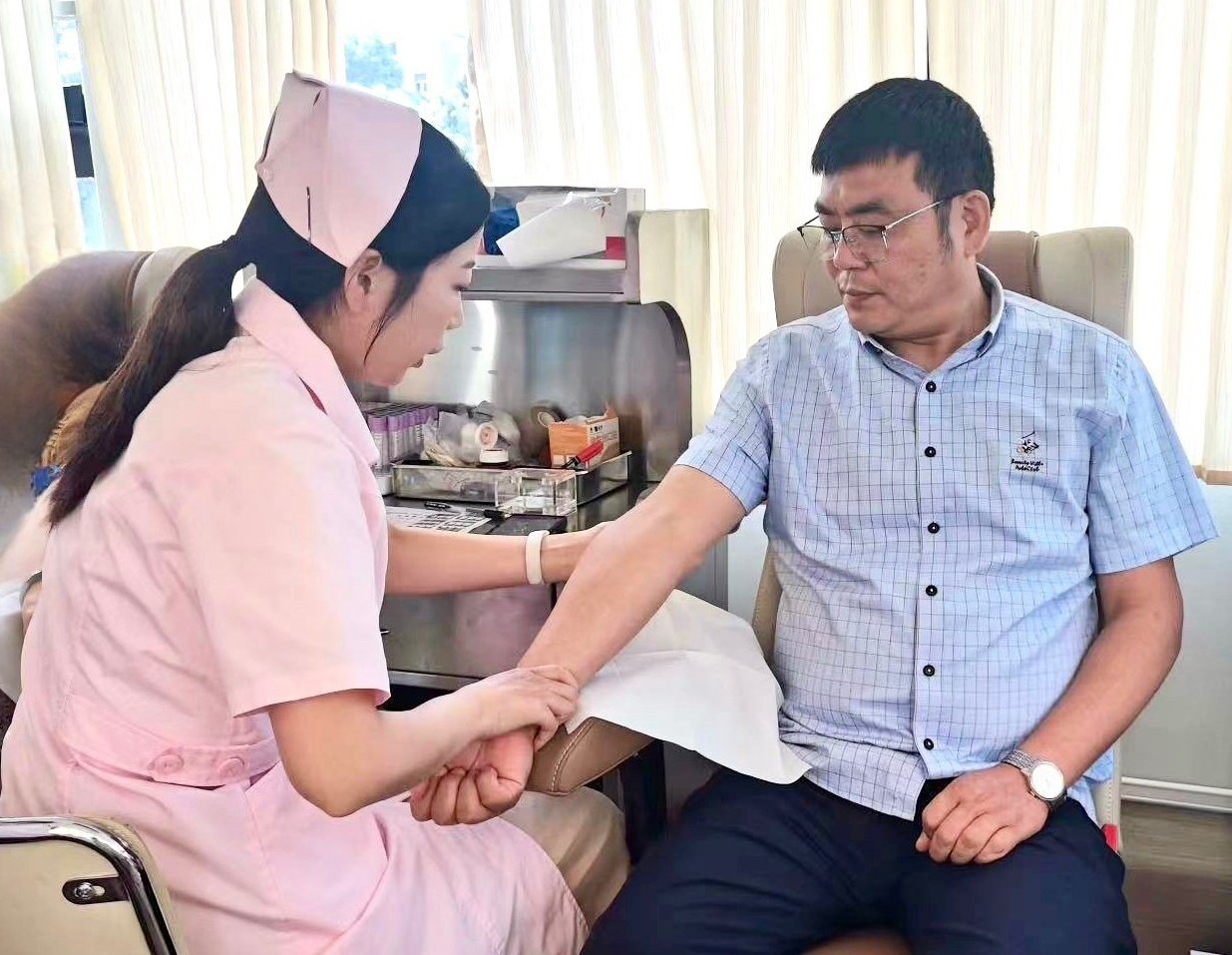 無(wú)償獻(xiàn)血，讓愛(ài)傳遞